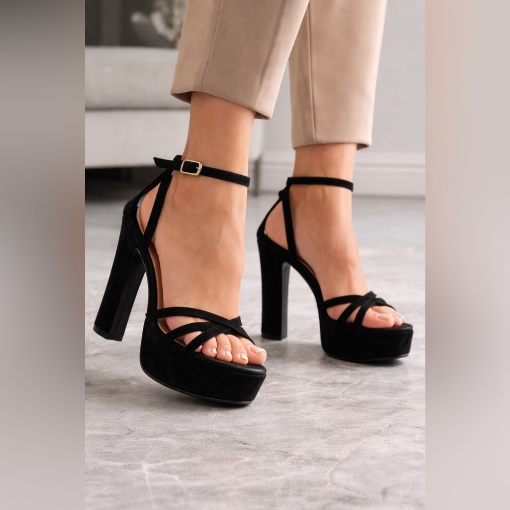 Schutz Black Strap Suede Platform Heels Ankle Strap Size 8.5B